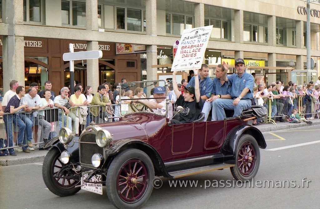 24h du mans parade pilotes