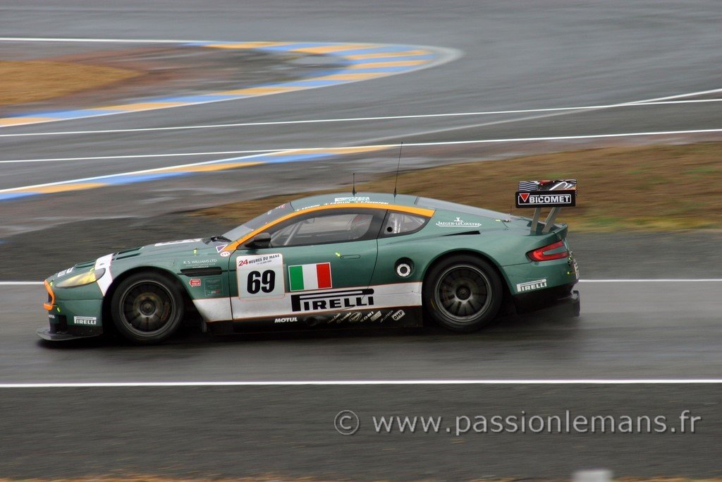 Aston Martin N°69